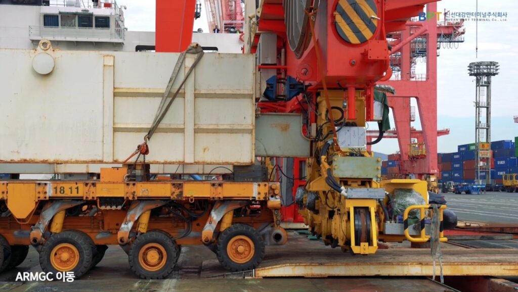 Transport Beam에 연결된 ARMGC를 SPMT로 이동하는 작업