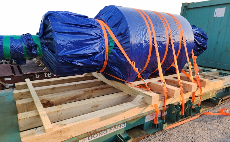 Flat rack 적입 중량 화물의 하중을 분산하기 위한 종방향+횡방향 복합 Dunnage 방식